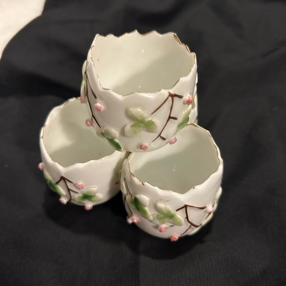 VNTG Napcoware Porcelain Vase 4 Cracked Eggs Roses Japan S870 50% off w♥️ - Picture 3 of 9